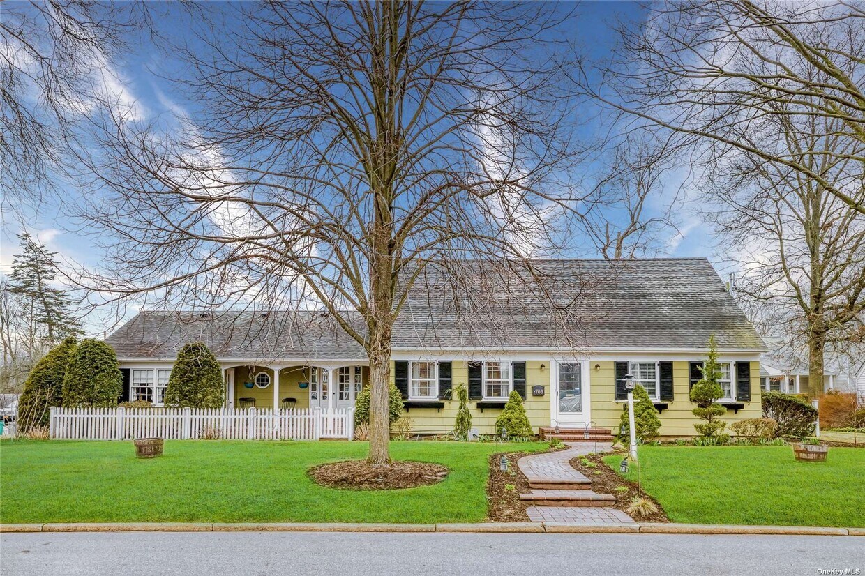 Primary Photo - 709 Clinton St