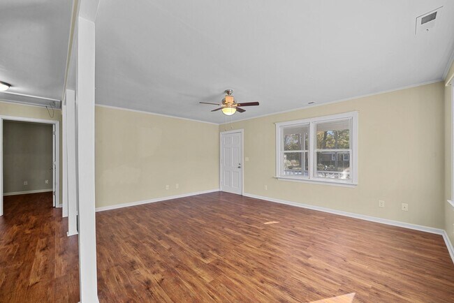 Foto del edificio - 400 Sandy Point Rd