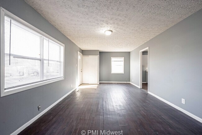 Building Photo - 5737 E 22nd St