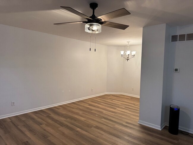 Building Photo - 28187 Raleigh Crescent Dr