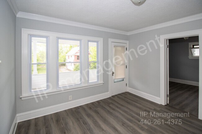 Building Photo - This stunning 3-bedroom, 1-bathroom home o...