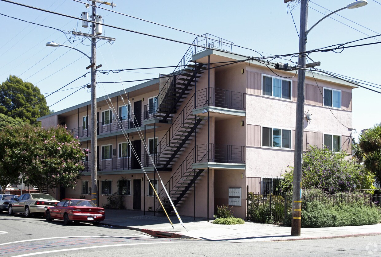 Primary Photo - 2905 Bona St