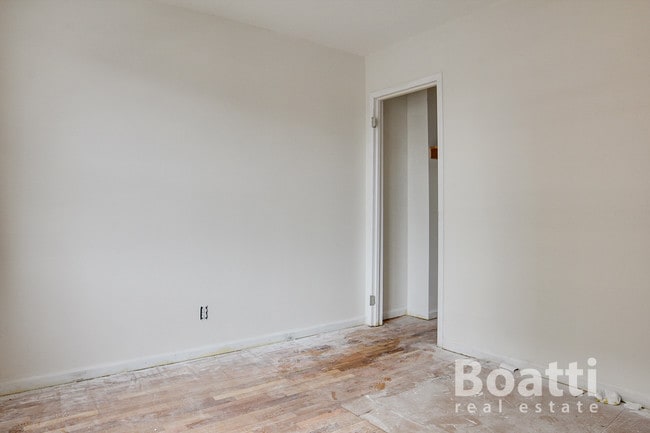 Building Photo - 205 Himrod St