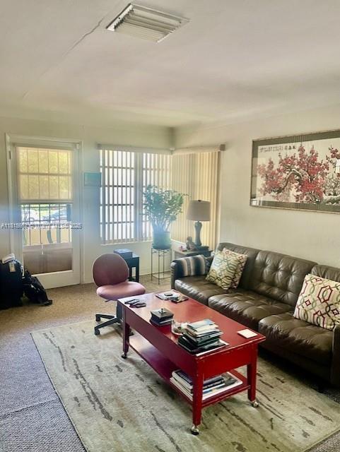 Foto del edificio - 221 Candia Ave
