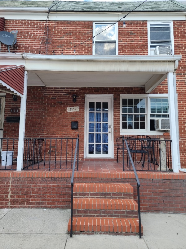 Building Photo - 825 Umbra St