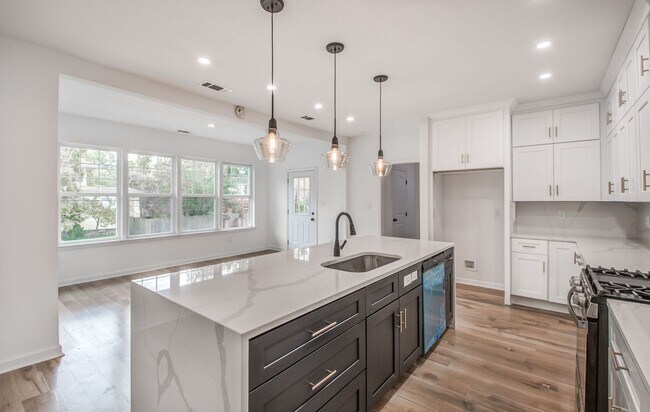 Foto del edificio - Elegant Midtown Memphis Single-Family Home for Lease