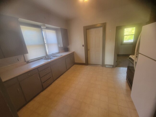 Building Photo - 713-713-713-712 13th Ave