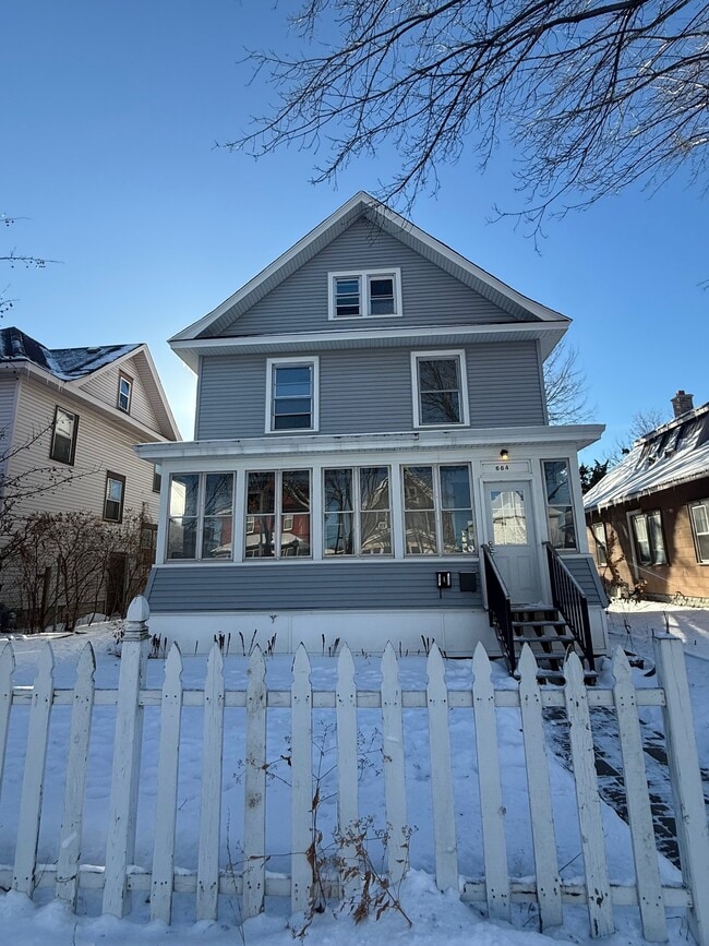 Building Photo - 664 Aurora Ave