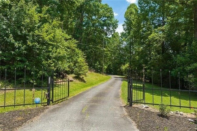 Building Photo - 7591 S Chestatee St