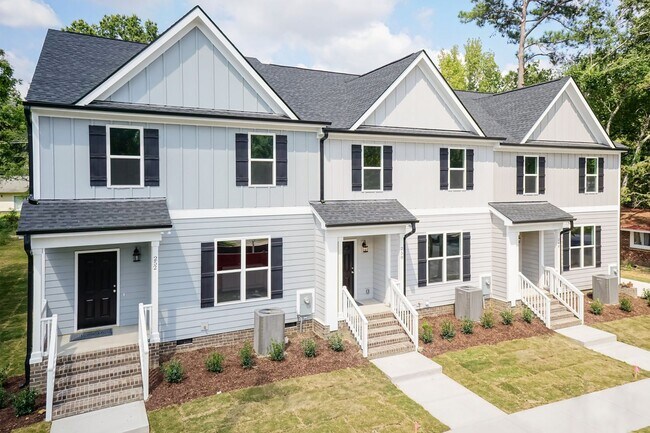 Foto del edificio - Four Bedroom Home