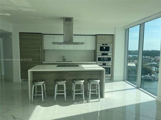 Foto del edificio - 330 Sunny Isles Blvd