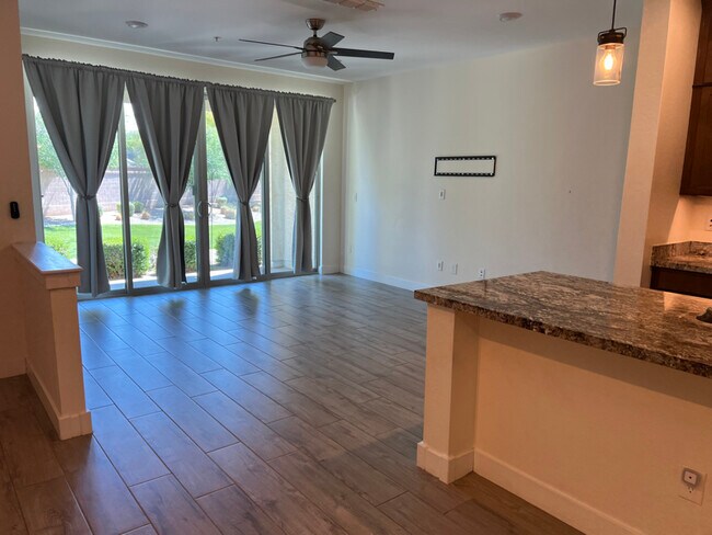 Foto del edificio - 3855 S McQueen Rd