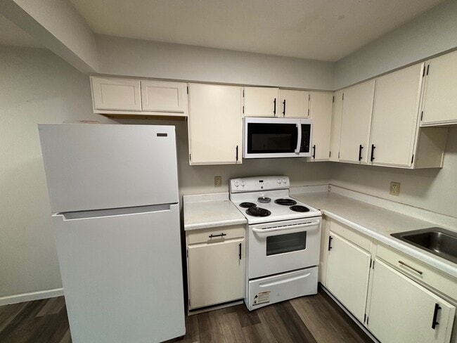 Photo - 2709 Center St Apartment