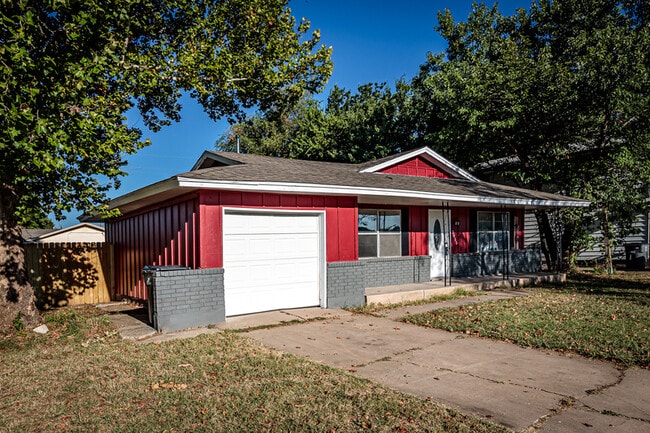 Building Photo - 3015 NE Pioneer Blvd