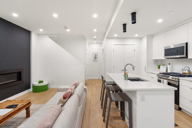 Photo du bâtiment - 2727 W 14th Ave