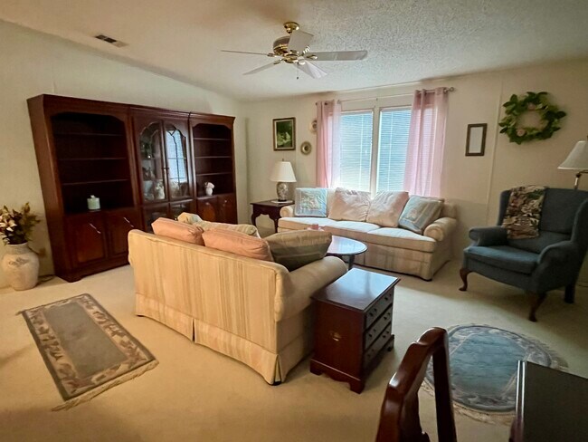 Building Photo - 10911 Tumbleweed Dr