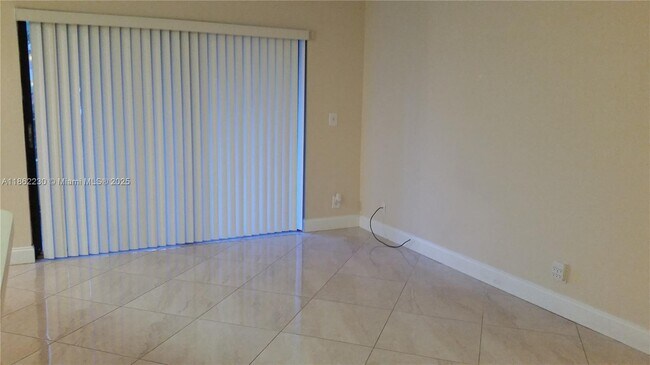 Foto del edificio - 9999 Summerbreeze Dr