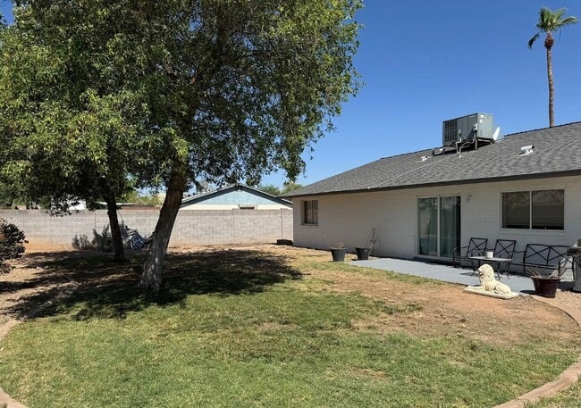 Building Photo - 343 W Santa Cruz Dr