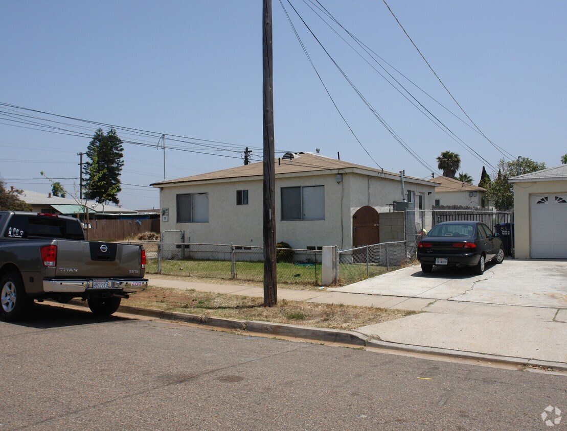 Building Photo - 77-81 Oaklawn Ave