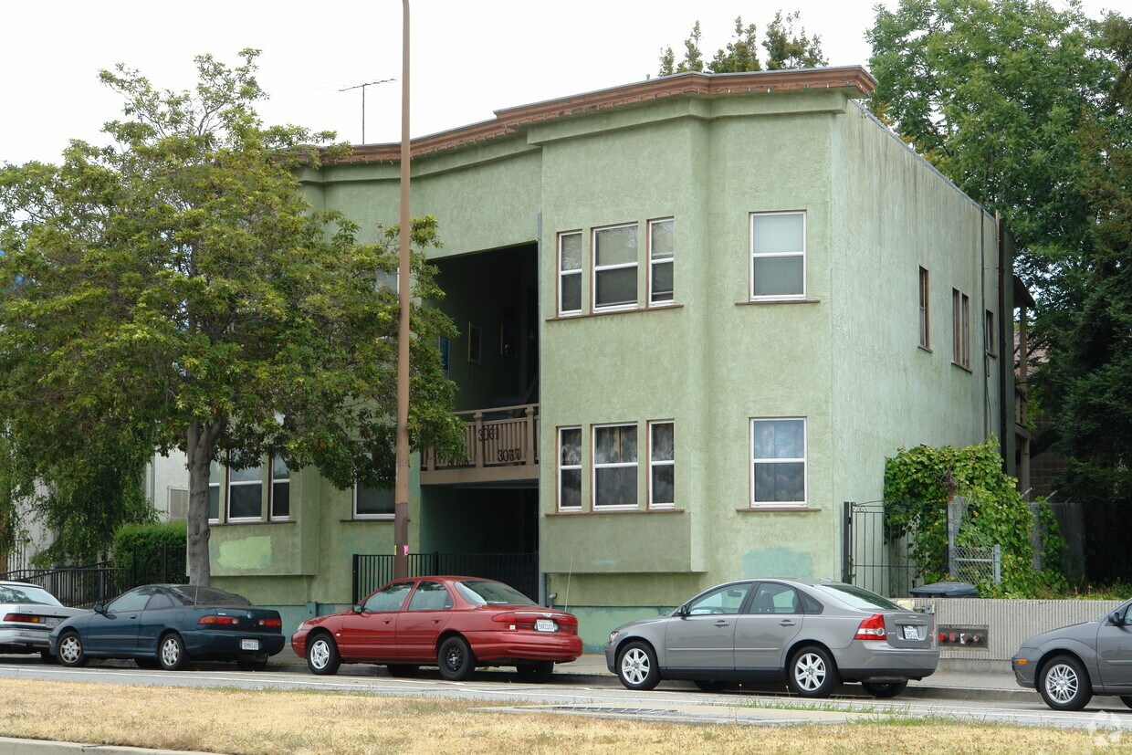 Building Photo - 3055-3061 Adeline St