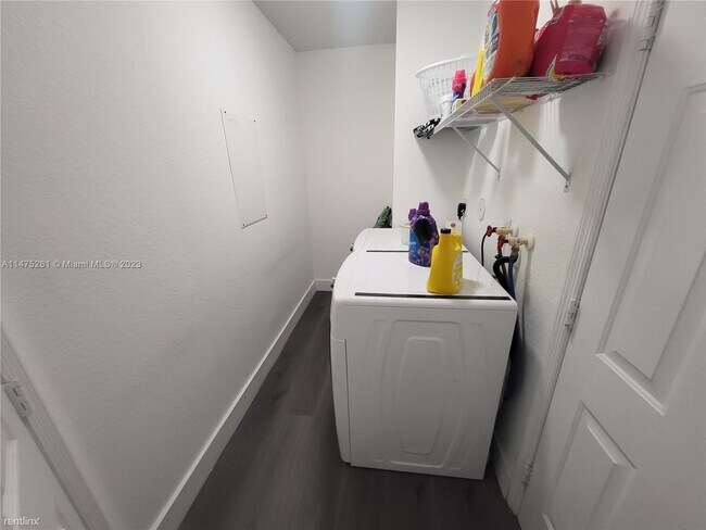 Foto del edificio - 3 br, 2.5 bath Townhome - 2451 SE 19th St