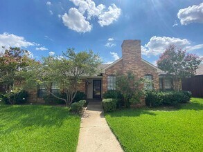 Building Photo - 2022 Vista Crest Dr