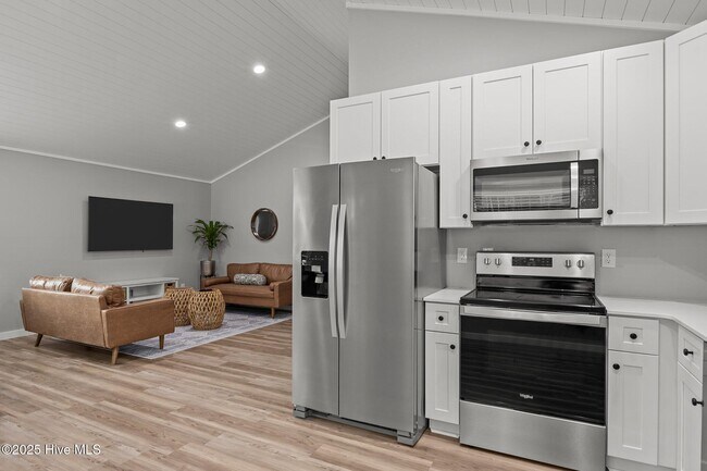 Building Photo - 139 Long Pond Loop