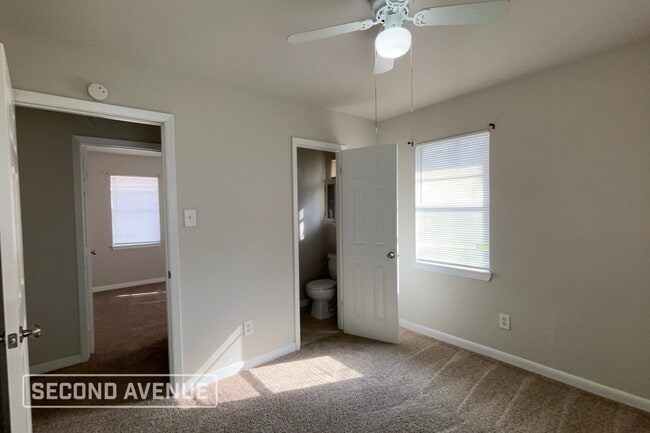 Building Photo - 3422 Hurlingham St