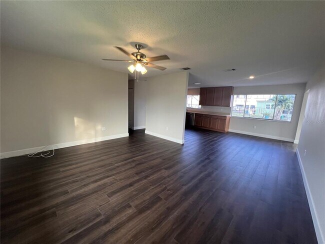 Building Photo - 166 Oldenburgh Ct NE