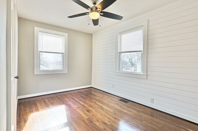 Foto del edificio - 1618 Mall St NW