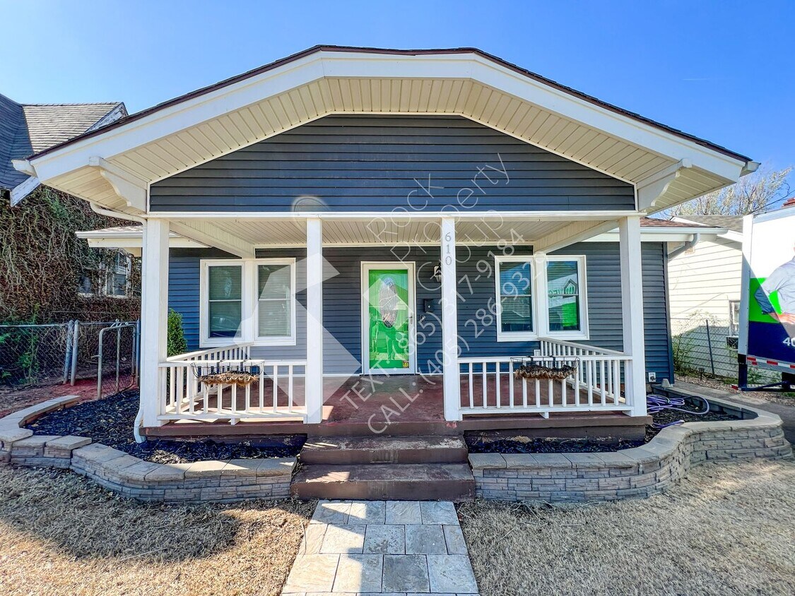 Primary Photo - Must See 3 Bedroom/3 Bathroom Home near Ed...