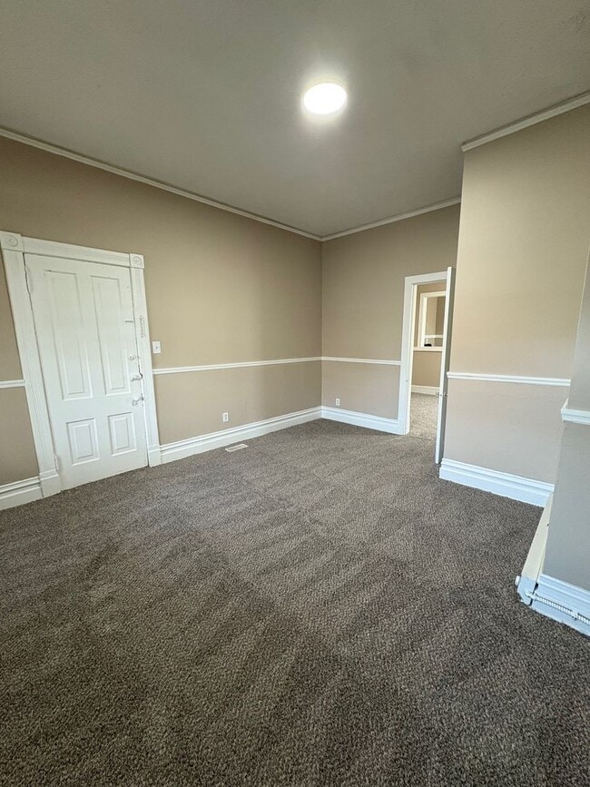 Building Photo - EVH Rentals (1049 Park Ave)