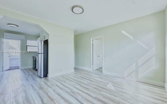 Foto del edificio - 1010 Opa-locka Blvd