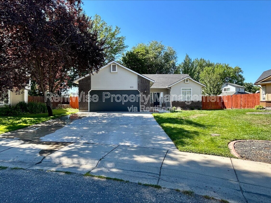 Primary Photo - 690 W Konavle Ct