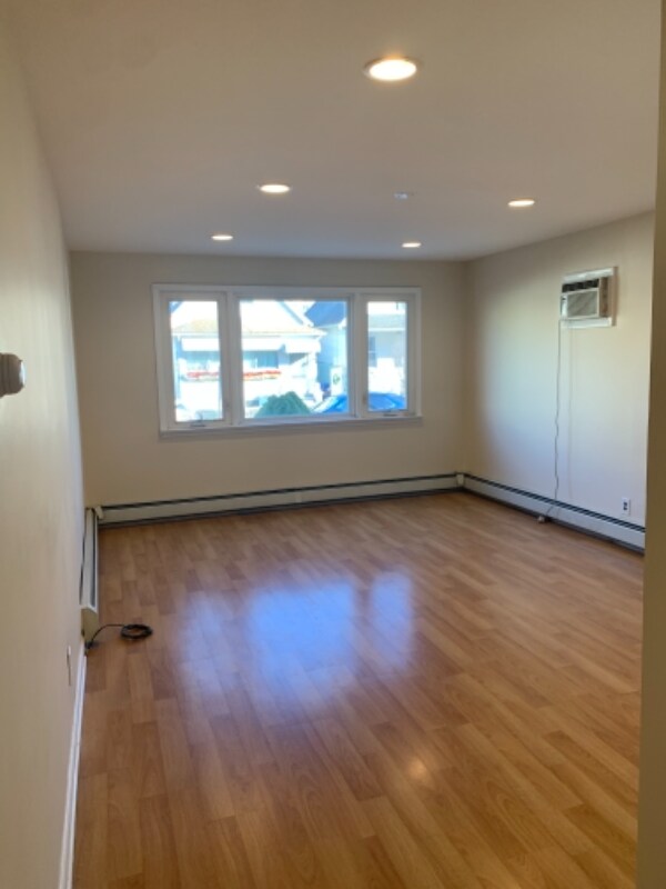 Primary Photo - 31 Blakeley Pl