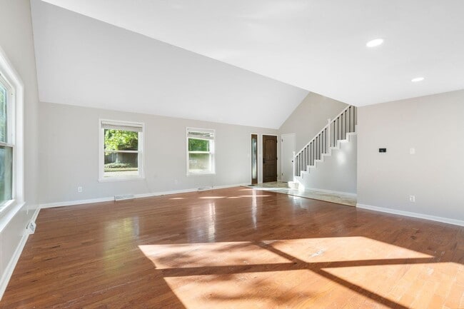 Building Photo - 3 Bedroom | 2.5 Bathroom | 2 Car Garage | Springfield MO | Fenced Back Yard | 2 Living Areas | Qu...
