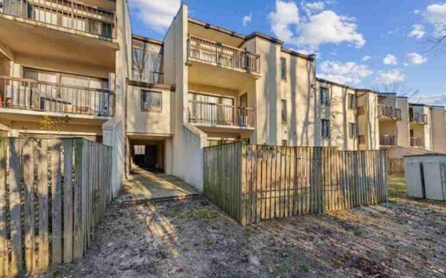 Building Photo - 10114 Campus Way S