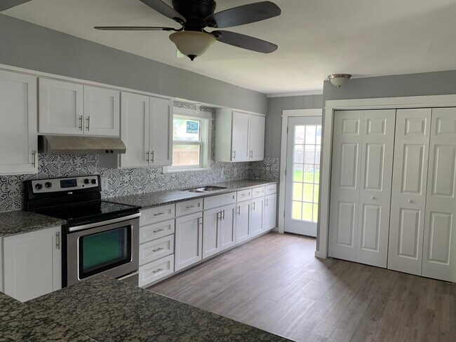 Foto del edificio - 622 Lansdown Dr