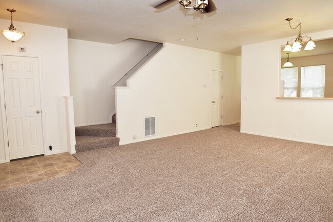 Building Photo - 2027 Creekridge Point