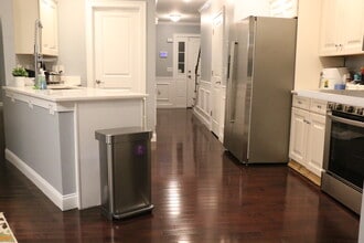 Building Photo - 506 Sea St