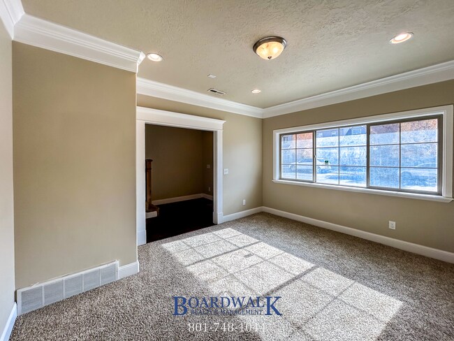 Foto del edificio - Spectacular 3 bed 2.5 bath in Highland