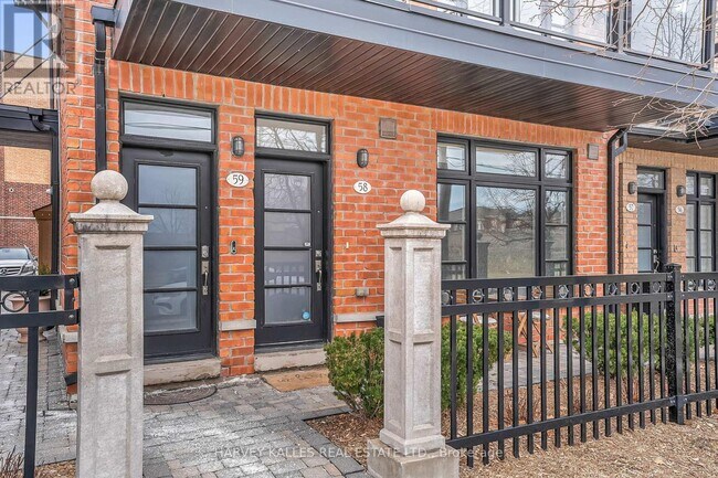 Photo du bâtiment - 8161-8161 Kipling Ave