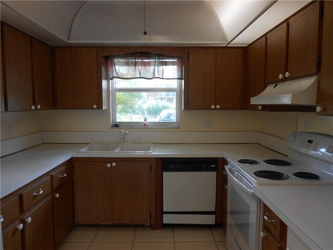 Building Photo - 555 N Pine Island Rd