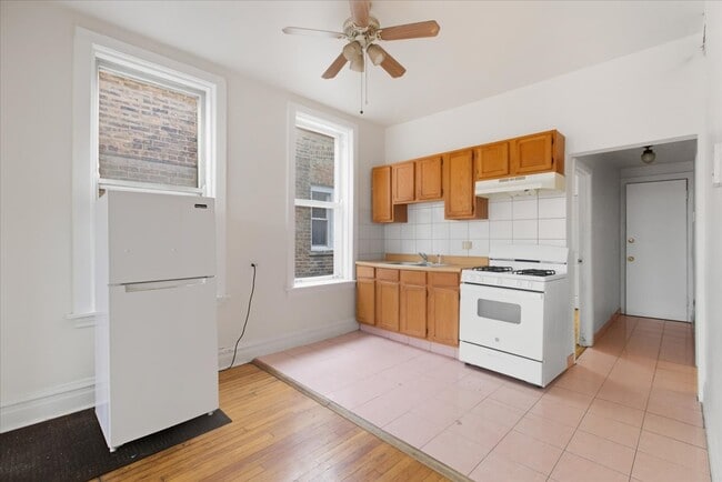 Foto del edificio - 3133 W Augusta Blvd