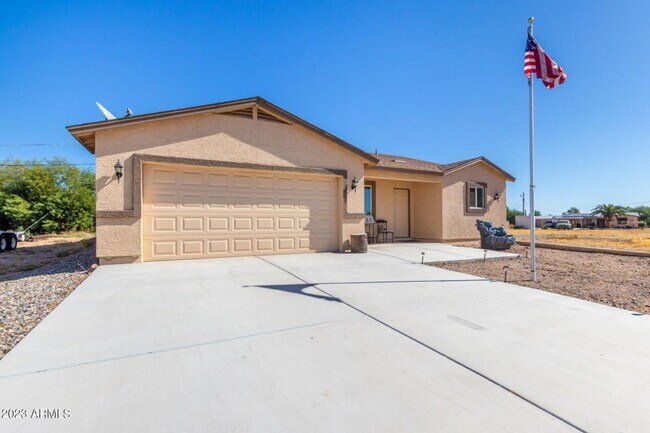 Building Photo - Like new 3 Bed, 2 Bath in Morristown