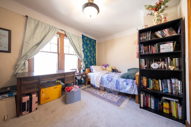 Foto del edificio - 4013 Quail Ave N