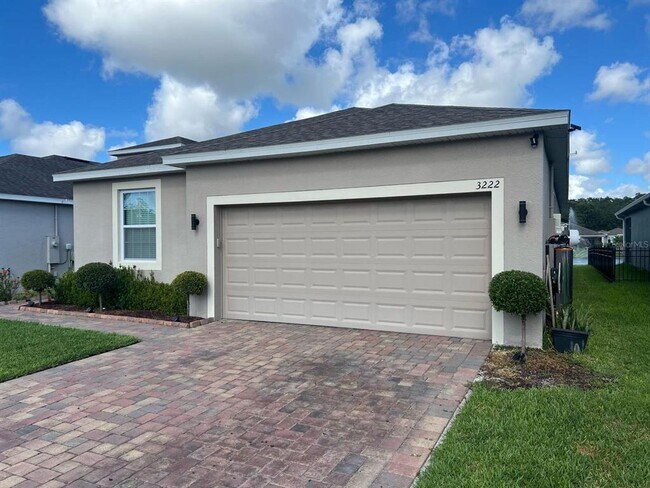 Foto del edificio - 3222 Stratton Cir