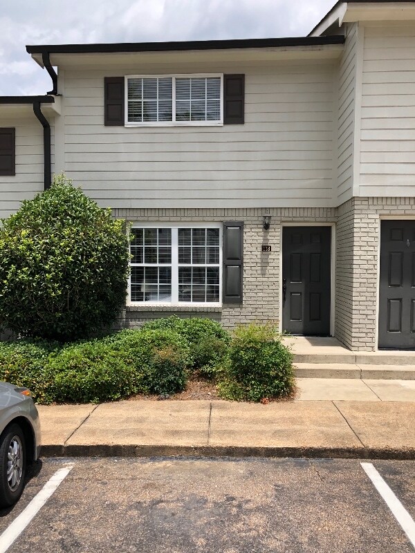 Primary Photo - 1802 Jackson Ave W