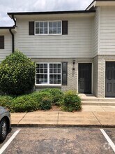Building Photo - 1802 Jackson Ave W