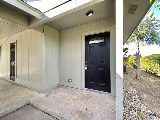Foto del edificio - 2110 Blue Meadow Dr